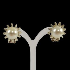 Faux Pearl Starburst Clip On Earrings Gold Tone Vintage 1/2" Grandma Unsigned